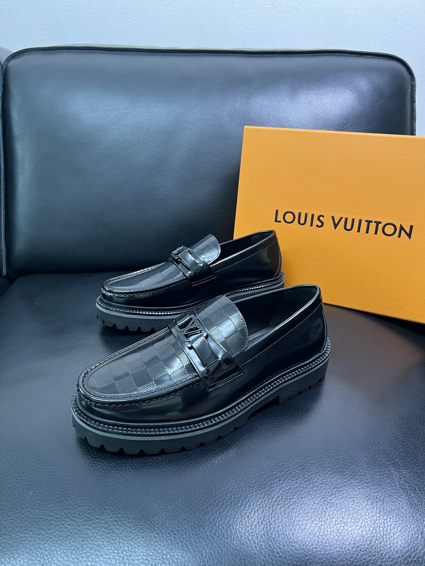 Men's shoes 💰780 Lv top purchasing Louis Vuitton leather shoes counter synchronization, uppers imported from Italy, imported water-dyed cowhide lining, soles: original soles specially provided by the original factory, original factory follow-up goods, high quality, welcome to compare, code number 38-44 (customized 45) 85842